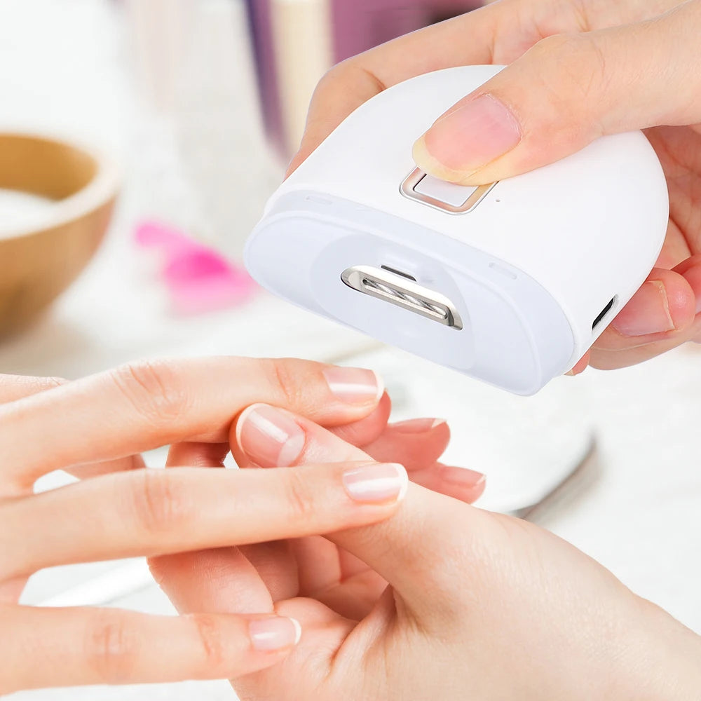 Electric Nail Clipper With Auxiliary Lighting